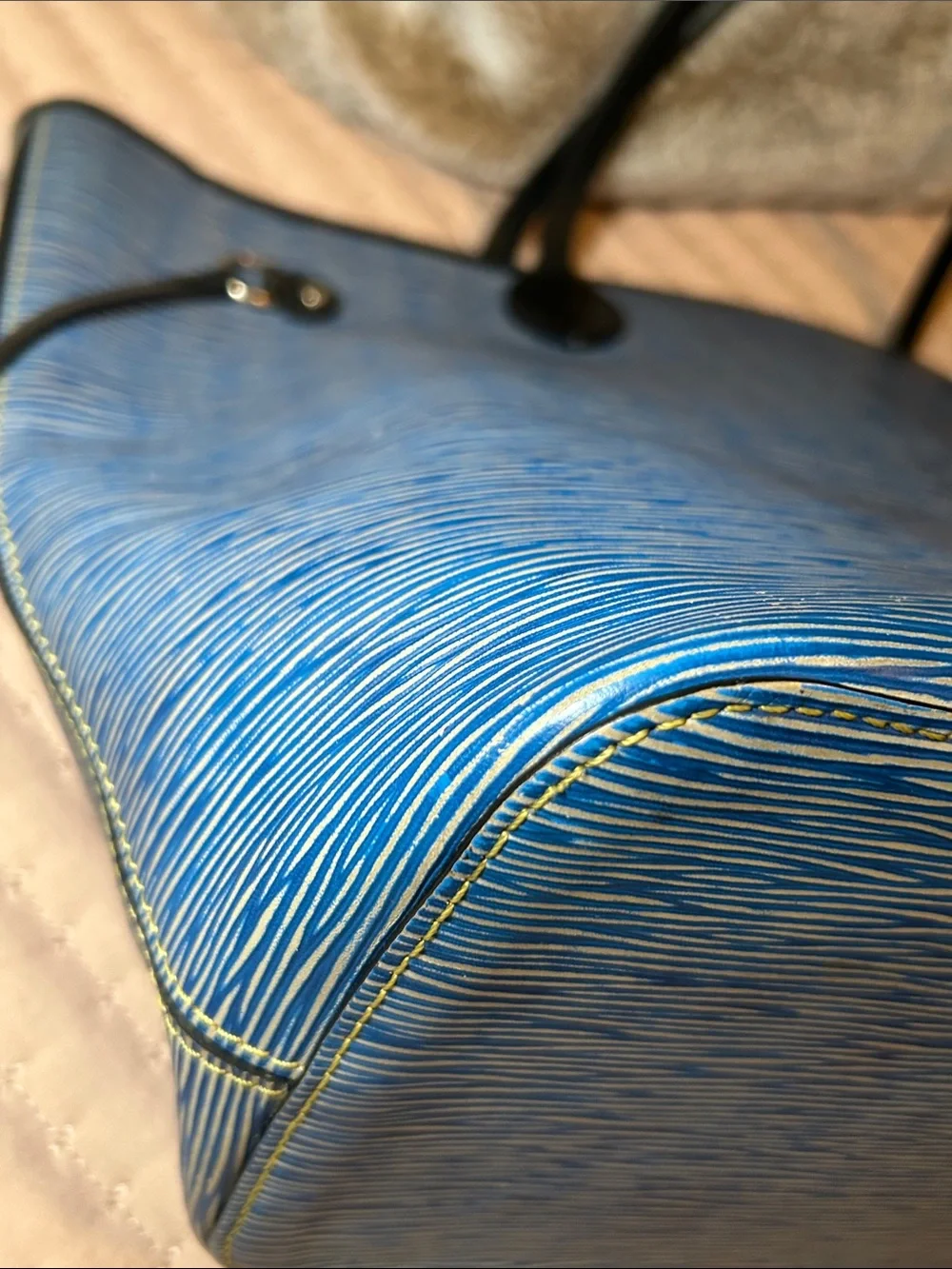 Louis Vuitton Neverfull MM in Denim Blue Epi Leather with COA